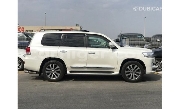 Sayi Imported Toyota Land Cruiser White Babbar mota in Import - Dubai a Agadez Sayi Imported Toyota Land Cruiser White Babbar mota in Import - Dubai a Agadez