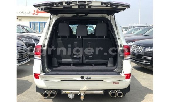 Sayi Imported Toyota Land Cruiser White Babbar mota in Import - Dubai a Agadez Sayi Imported Toyota Land Cruiser White Babbar mota in Import - Dubai a Agadez