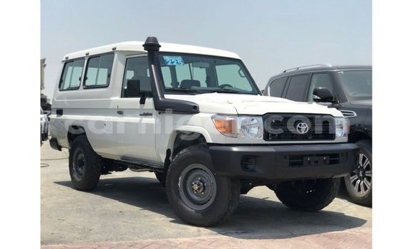Sayi Imported Toyota Land Cruiser White Babbar mota in Import - Dubai a Agadez Sayi Imported Toyota Land Cruiser White Babbar mota in Import - Dubai a Agadez