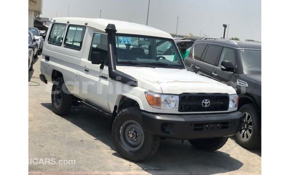 Sayi Imported Toyota Land Cruiser White Babbar mota in Import - Dubai a Agadez Sayi Imported Toyota Land Cruiser White Babbar mota in Import - Dubai a Agadez