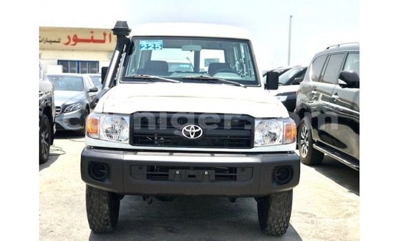 Sayi Imported Toyota Land Cruiser White Babbar mota in Import - Dubai a Agadez Sayi Imported Toyota Land Cruiser White Babbar mota in Import - Dubai a Agadez
