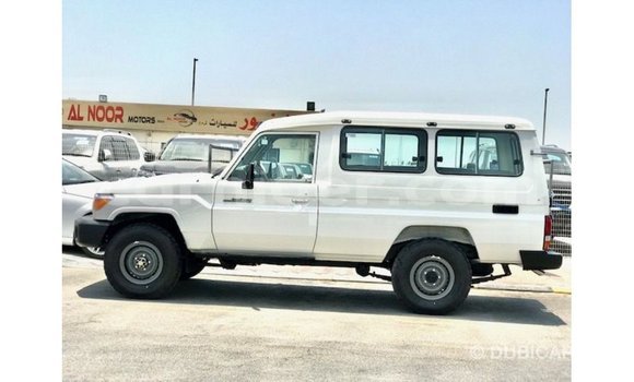 Sayi Imported Toyota Land Cruiser White Babbar mota in Import - Dubai a Agadez Sayi Imported Toyota Land Cruiser White Babbar mota in Import - Dubai a Agadez