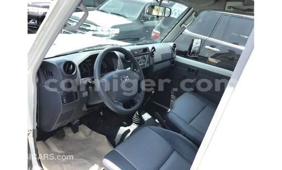 Sayi Imported Toyota Land Cruiser White Babbar mota in Import - Dubai a Agadez Sayi Imported Toyota Land Cruiser White Babbar mota in Import - Dubai a Agadez