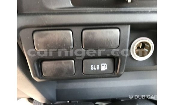 Sayi Imported Toyota Land Cruiser White Babbar mota in Import - Dubai a Agadez Sayi Imported Toyota Land Cruiser White Babbar mota in Import - Dubai a Agadez