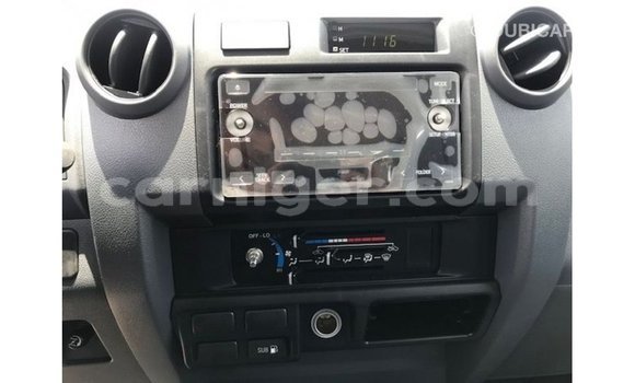 Sayi Imported Toyota Land Cruiser White Babbar mota in Import - Dubai a Agadez Sayi Imported Toyota Land Cruiser White Babbar mota in Import - Dubai a Agadez