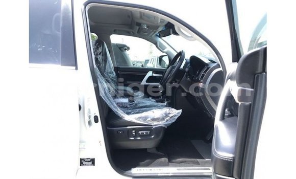 اشتري Imported Toyota Land Cruiser White شاحنة في Import - Dubai في أغاديز اشتري Imported Toyota Land Cruiser White شاحنة في Import - Dubai في أغاديز