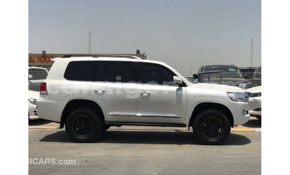 اشتري Imported Toyota Land Cruiser White شاحنة في Import - Dubai في أغاديز اشتري Imported Toyota Land Cruiser White شاحنة في Import - Dubai في أغاديز