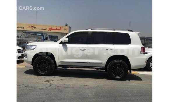 اشتري Imported Toyota Land Cruiser White شاحنة في Import - Dubai في أغاديز اشتري Imported Toyota Land Cruiser White شاحنة في Import - Dubai في أغاديز