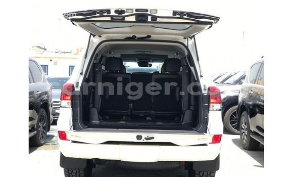 اشتري Imported Toyota Land Cruiser White شاحنة في Import - Dubai في أغاديز اشتري Imported Toyota Land Cruiser White شاحنة في Import - Dubai في أغاديز