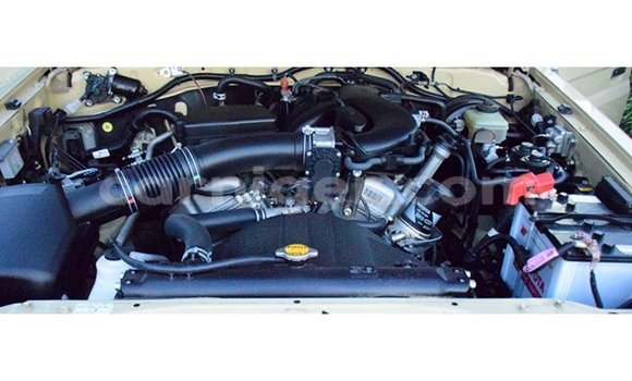 Sayi Imported Toyota Land Cruiser Beige Babbar mota in Import - Dubai a Agadez Sayi Imported Toyota Land Cruiser Beige Babbar mota in Import - Dubai a Agadez
