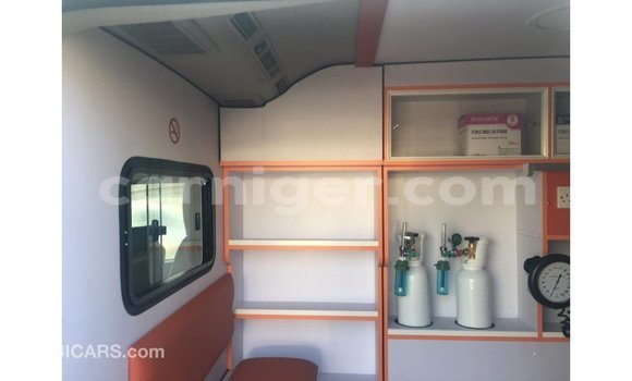 Sayi Imported Toyota Hiace White Mota in Import - Dubai a Agadez Sayi Imported Toyota Hiace White Mota in Import - Dubai a Agadez