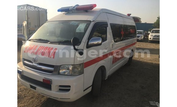 Sayi Imported Toyota Hiace White Mota in Import - Dubai a Agadez Sayi Imported Toyota Hiace White Mota in Import - Dubai a Agadez