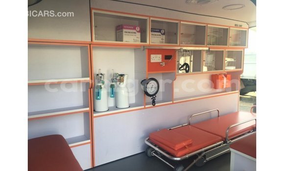 Sayi Imported Toyota Hiace White Mota in Import - Dubai a Agadez Sayi Imported Toyota Hiace White Mota in Import - Dubai a Agadez