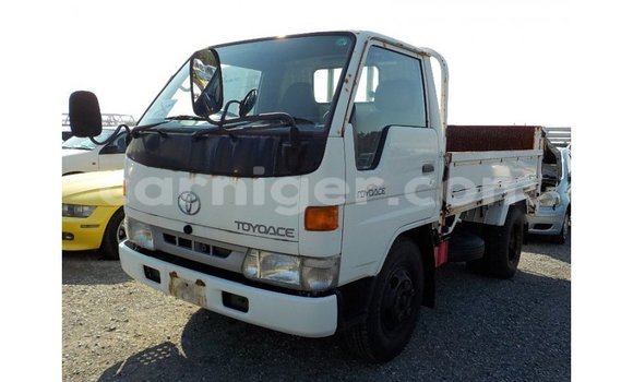 Buy Import Toyota Dyna White Truck in Import - Dubai in Agadez Buy Import Toyota Dyna White Truck in Import - Dubai in Agadez
