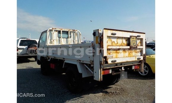 Buy Import Toyota Dyna White Truck in Import - Dubai in Agadez Buy Import Toyota Dyna White Truck in Import - Dubai in Agadez
