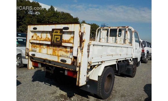 Buy Import Toyota Dyna White Truck in Import - Dubai in Agadez Buy Import Toyota Dyna White Truck in Import - Dubai in Agadez