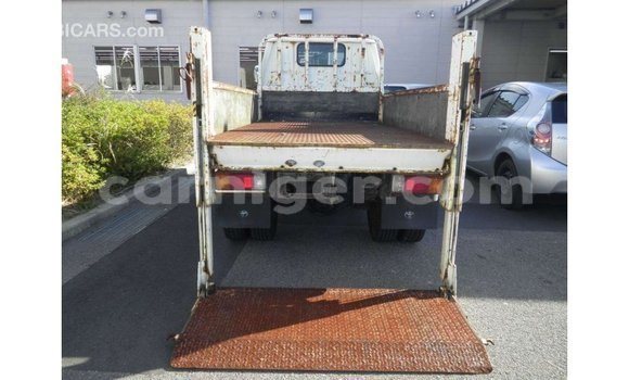 Buy Import Toyota Dyna White Truck in Import - Dubai in Agadez Buy Import Toyota Dyna White Truck in Import - Dubai in Agadez