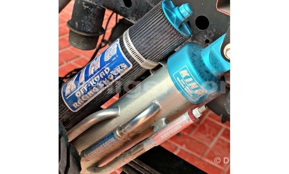 Sayi Imported Ford AEV AMBULANCE Red Babbar mota in Import - Dubai a Agadez Sayi Imported Ford AEV AMBULANCE Red Babbar mota in Import - Dubai a Agadez