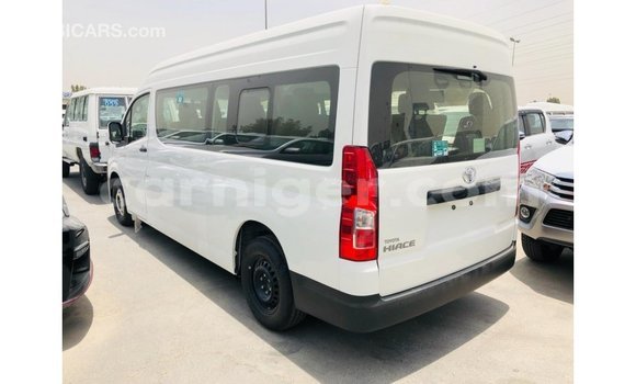 Sayi Imported Toyota Hiace White Mota in Import - Dubai a Agadez Sayi Imported Toyota Hiace White Mota in Import - Dubai a Agadez