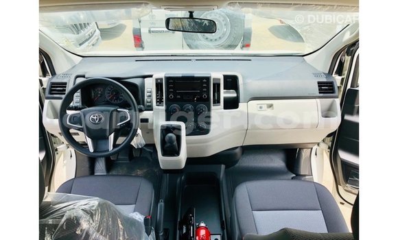Sayi Imported Toyota Hiace White Mota in Import - Dubai a Agadez Sayi Imported Toyota Hiace White Mota in Import - Dubai a Agadez
