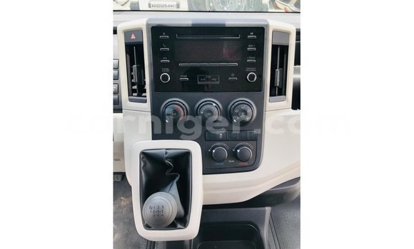 Sayi Imported Toyota Hiace White Mota in Import - Dubai a Agadez Sayi Imported Toyota Hiace White Mota in Import - Dubai a Agadez