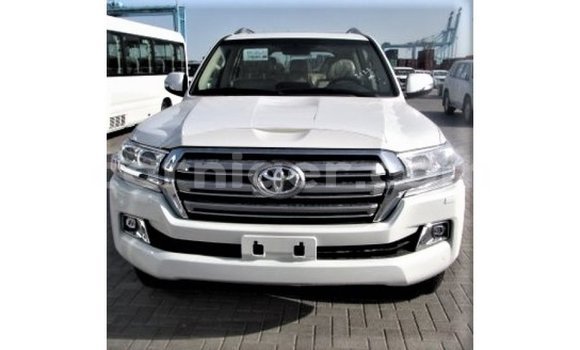 Buy Import Toyota Land Cruiser White Truck in Import - Dubai in Agadez Buy Import Toyota Land Cruiser White Truck in Import - Dubai in Agadez