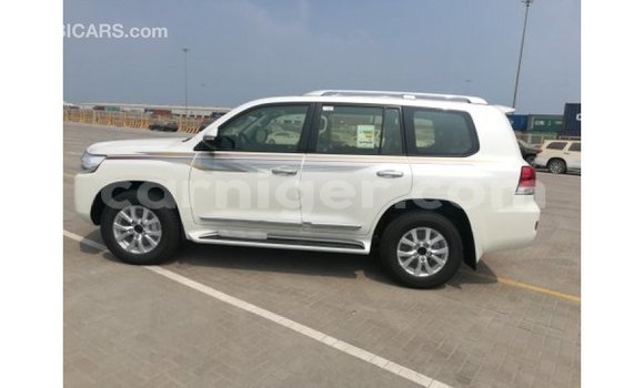 Buy Import Toyota Land Cruiser White Truck in Import - Dubai in Agadez Buy Import Toyota Land Cruiser White Truck in Import - Dubai in Agadez