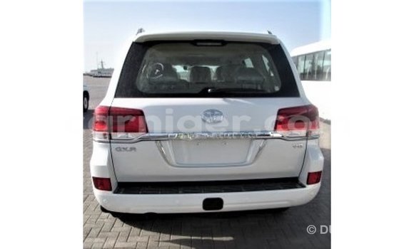 Buy Import Toyota Land Cruiser White Truck in Import - Dubai in Agadez Buy Import Toyota Land Cruiser White Truck in Import - Dubai in Agadez