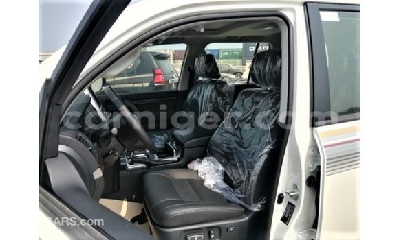 Buy Import Toyota Land Cruiser White Truck in Import - Dubai in Agadez Buy Import Toyota Land Cruiser White Truck in Import - Dubai in Agadez