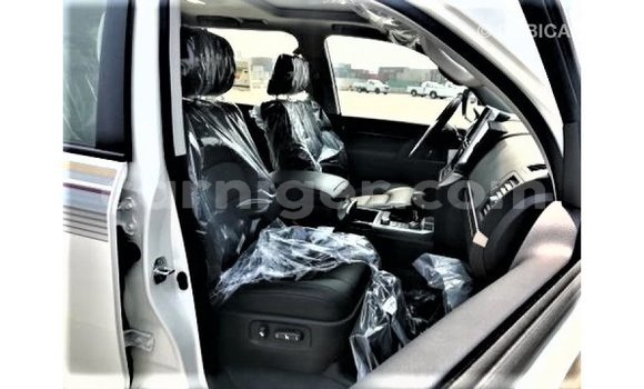 Buy Import Toyota Land Cruiser White Truck in Import - Dubai in Agadez Buy Import Toyota Land Cruiser White Truck in Import - Dubai in Agadez