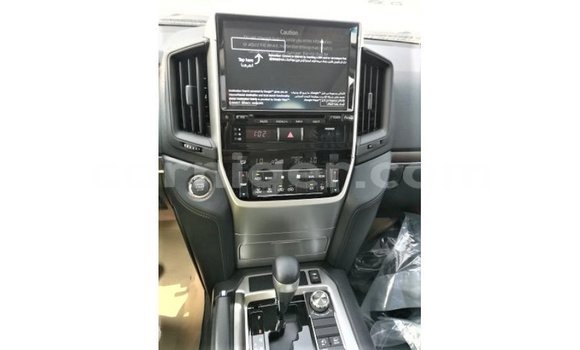 Buy Import Toyota Land Cruiser White Truck in Import - Dubai in Agadez Buy Import Toyota Land Cruiser White Truck in Import - Dubai in Agadez