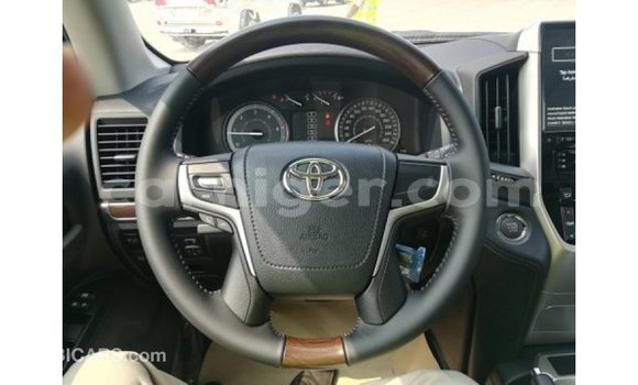 Buy Import Toyota Land Cruiser White Truck in Import - Dubai in Agadez Buy Import Toyota Land Cruiser White Truck in Import - Dubai in Agadez