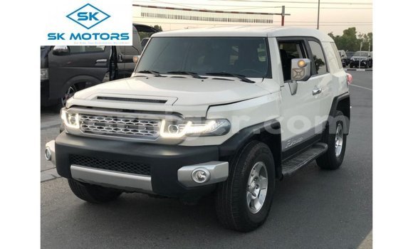 Sayi Imported Toyota FJ Cruiser White Mota in Import - Dubai a Agadez Sayi Imported Toyota FJ Cruiser White Mota in Import - Dubai a Agadez