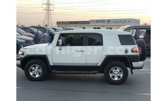 Sayi Imported Toyota FJ Cruiser White Mota in Import - Dubai a Agadez Sayi Imported Toyota FJ Cruiser White Mota in Import - Dubai a Agadez