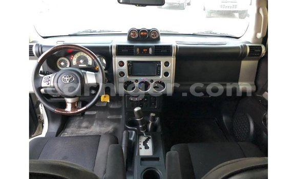 Sayi Imported Toyota FJ Cruiser White Mota in Import - Dubai a Agadez Sayi Imported Toyota FJ Cruiser White Mota in Import - Dubai a Agadez