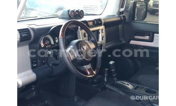Sayi Imported Toyota FJ Cruiser White Mota in Import - Dubai a Agadez Sayi Imported Toyota FJ Cruiser White Mota in Import - Dubai a Agadez