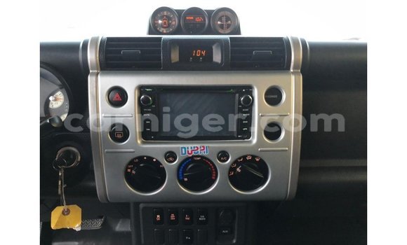 Sayi Imported Toyota FJ Cruiser White Mota in Import - Dubai a Agadez Sayi Imported Toyota FJ Cruiser White Mota in Import - Dubai a Agadez