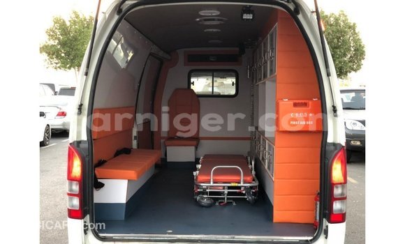 Sayi Imported Toyota Hiace White Mota in Import - Dubai a Agadez Sayi Imported Toyota Hiace White Mota in Import - Dubai a Agadez