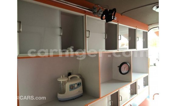 Sayi Imported Toyota Hiace White Mota in Import - Dubai a Agadez Sayi Imported Toyota Hiace White Mota in Import - Dubai a Agadez