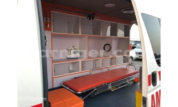 Sayi Imported Toyota Hiace White Mota in Import - Dubai a Agadez Sayi Imported Toyota Hiace White Mota in Import - Dubai a Agadez