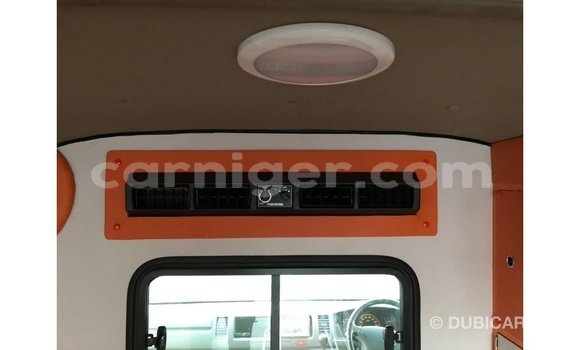 Sayi Imported Toyota Hiace White Mota in Import - Dubai a Agadez Sayi Imported Toyota Hiace White Mota in Import - Dubai a Agadez