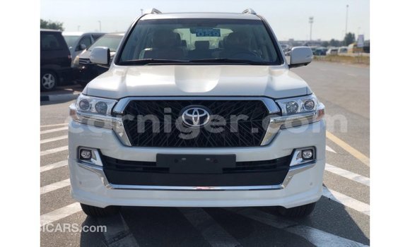 Sayi Imported Toyota Land Cruiser White Babbar mota in Import - Dubai a Agadez Sayi Imported Toyota Land Cruiser White Babbar mota in Import - Dubai a Agadez