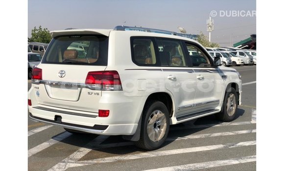 Sayi Imported Toyota Land Cruiser White Babbar mota in Import - Dubai a Agadez Sayi Imported Toyota Land Cruiser White Babbar mota in Import - Dubai a Agadez
