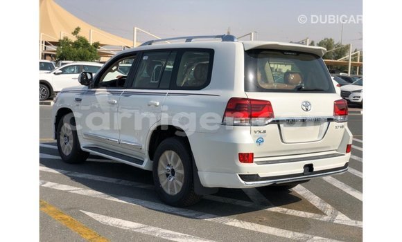 Sayi Imported Toyota Land Cruiser White Babbar mota in Import - Dubai a Agadez Sayi Imported Toyota Land Cruiser White Babbar mota in Import - Dubai a Agadez