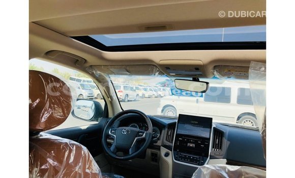 Sayi Imported Toyota Land Cruiser White Babbar mota in Import - Dubai a Agadez Sayi Imported Toyota Land Cruiser White Babbar mota in Import - Dubai a Agadez