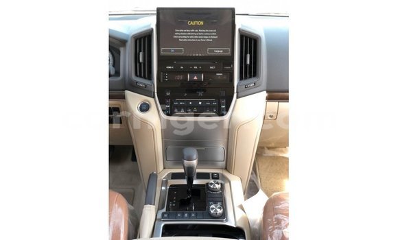 Sayi Imported Toyota Land Cruiser White Babbar mota in Import - Dubai a Agadez Sayi Imported Toyota Land Cruiser White Babbar mota in Import - Dubai a Agadez