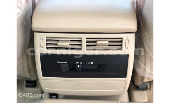 Sayi Imported Toyota Land Cruiser White Babbar mota in Import - Dubai a Agadez Sayi Imported Toyota Land Cruiser White Babbar mota in Import - Dubai a Agadez