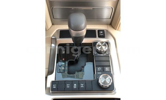 Sayi Imported Toyota Land Cruiser White Babbar mota in Import - Dubai a Agadez Sayi Imported Toyota Land Cruiser White Babbar mota in Import - Dubai a Agadez