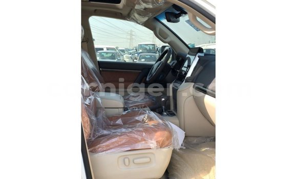 Sayi Imported Toyota Land Cruiser White Babbar mota in Import - Dubai a Agadez Sayi Imported Toyota Land Cruiser White Babbar mota in Import - Dubai a Agadez