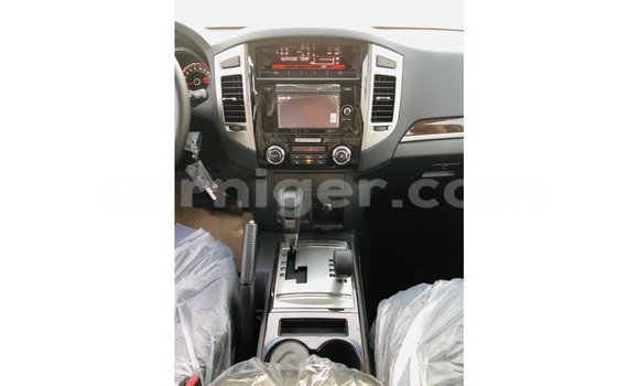 Sayi Imported Mitsubishi Pajero Black Mota in Import - Dubai a Agadez Sayi Imported Mitsubishi Pajero Black Mota in Import - Dubai a Agadez